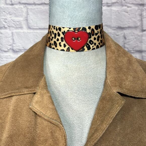 Handmade Mobwife Style Leopard Print Choker with Red Heart Pendant - Picture 3 of 10